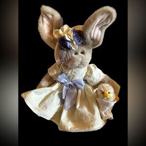 Bearington Bear Collection Bunny w/basket (chick inside.Soft, Fully Jointed NWOT